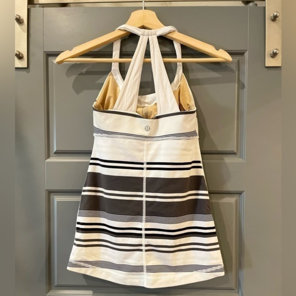 Lululemon Womans top size medium‎ (no size tag)